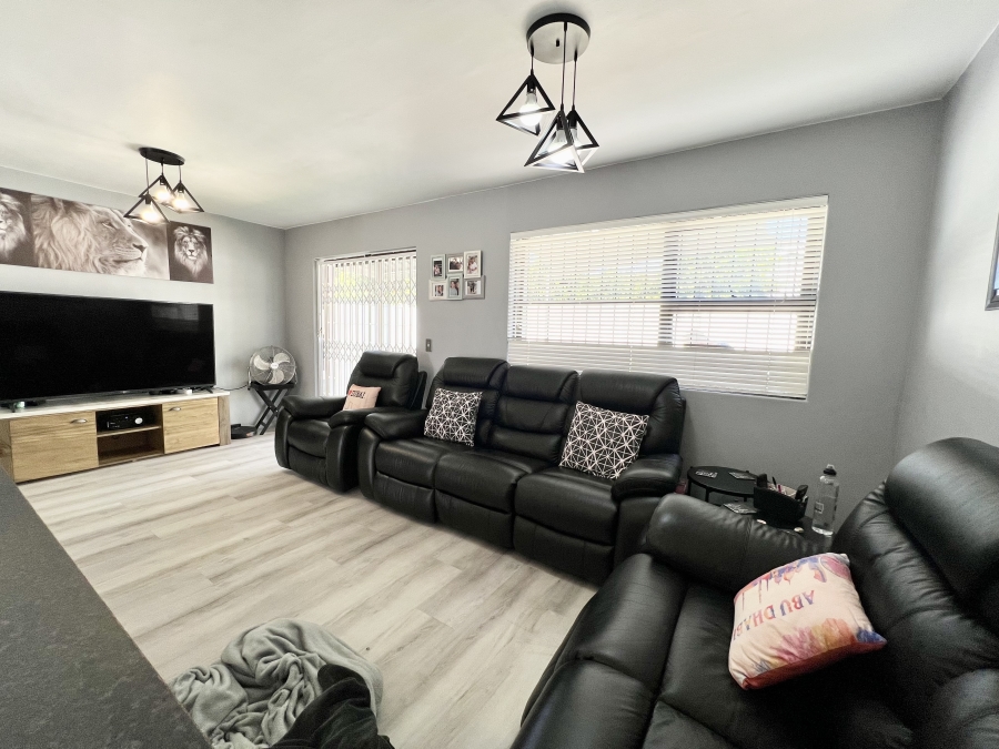 2 Bedroom Property for Sale in Flamingo Vlei Western Cape